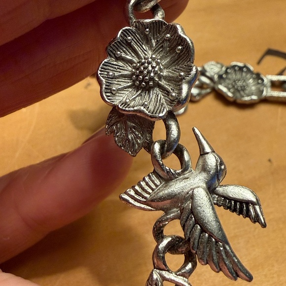 🌺 🌺🌺 Silver Tone Floral Bracelet With Hummingbirds Vintage Style Jewelry - Picture 5 of 6